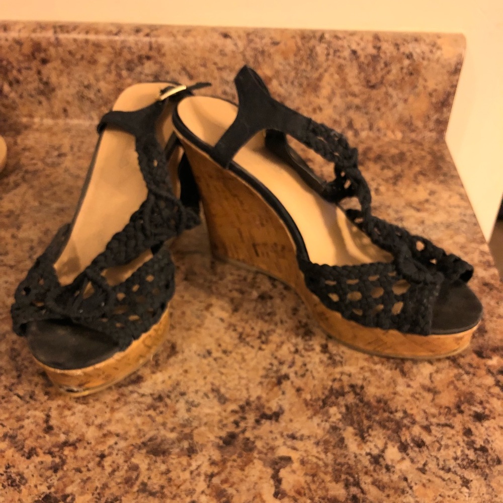 Black wedges